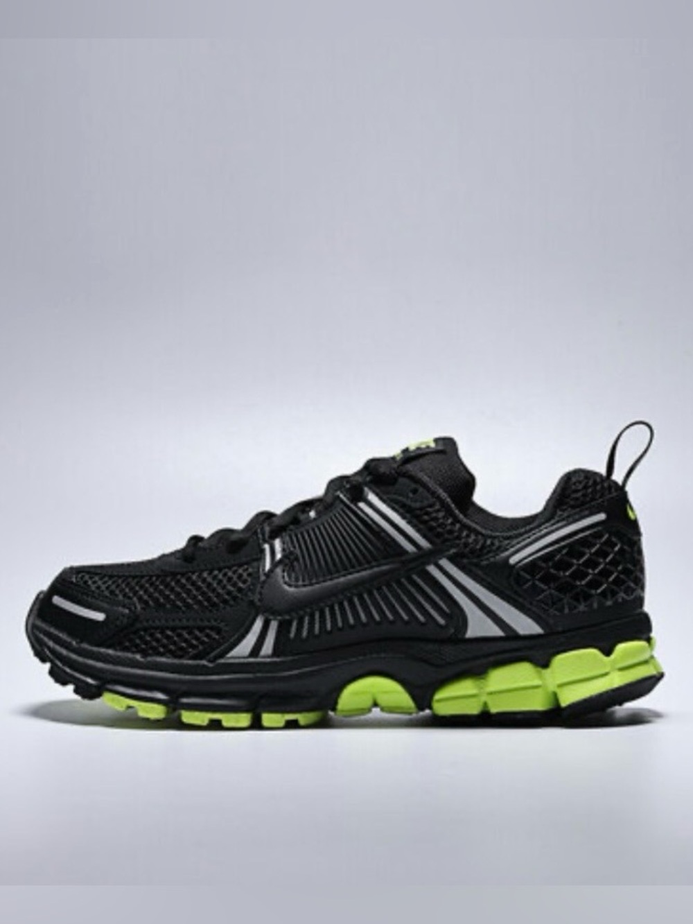 ✔️New✔️ NIKE Vomero 5 GS 'Black Volt'